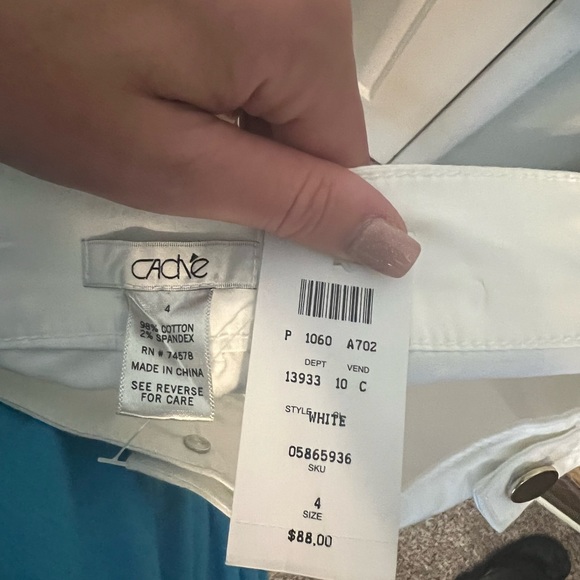Cache White Capris - Picture 3 of 3